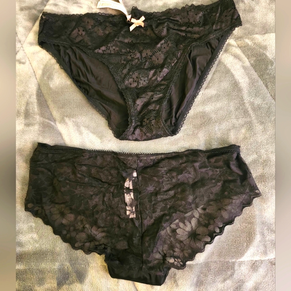 Victoria Secret Black Lace Panties-size large-new